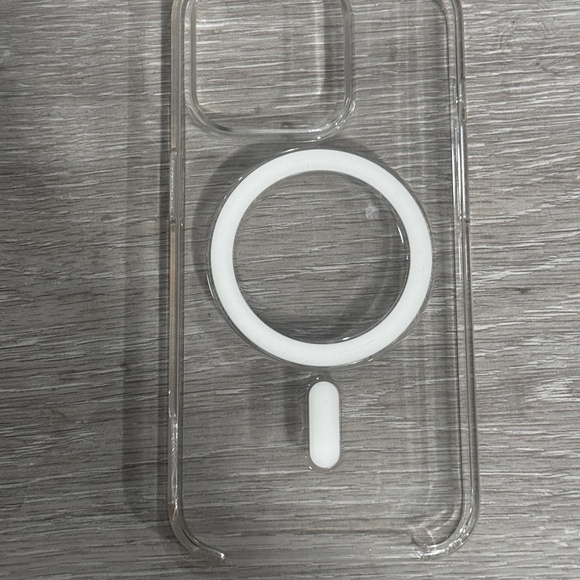 APPLE MAG SAFE CLEAR CASE - Picture 7 of 8